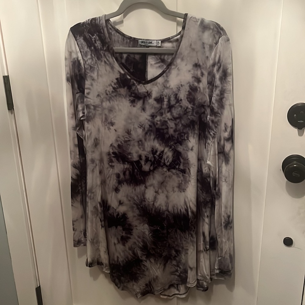 Grey/black tie-dye look tunic.